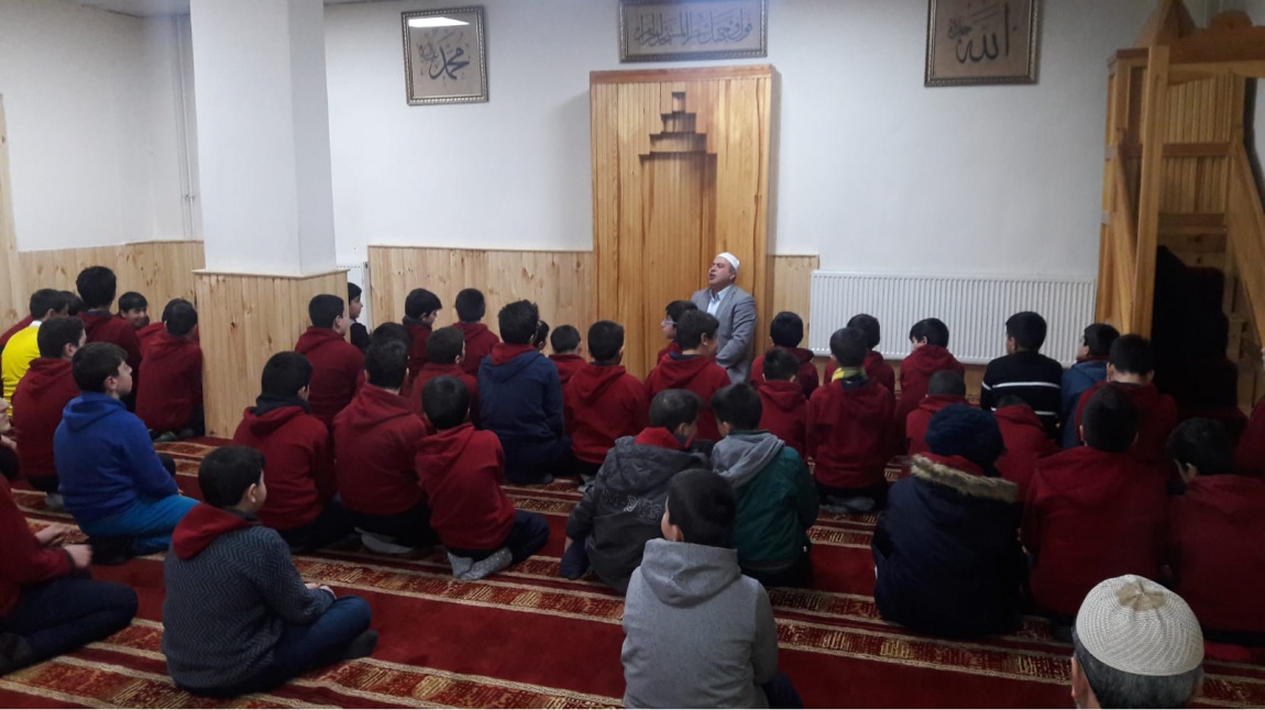 Okul Mescidimiz Tüm Donanımlarıyla Camiyi Andırıyor